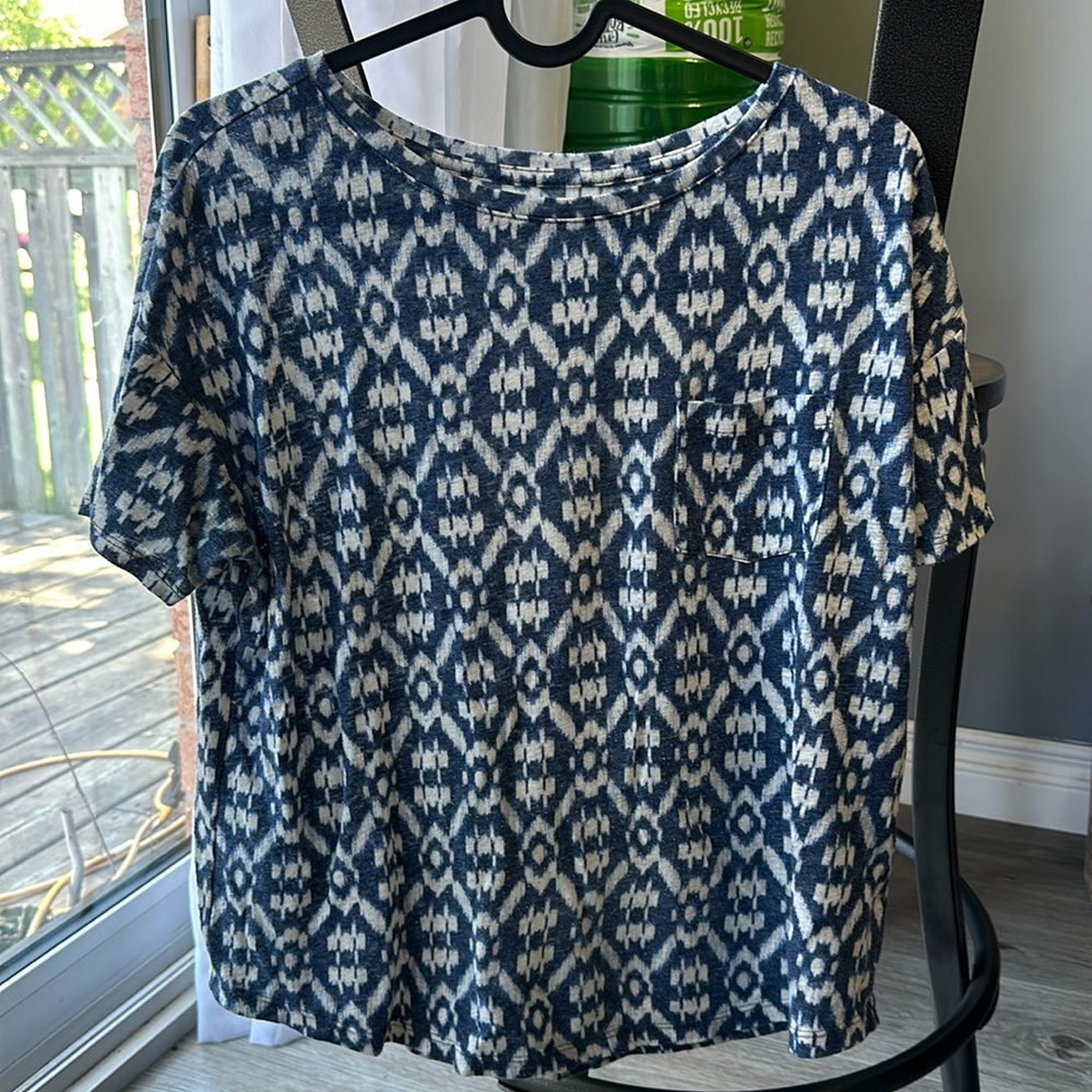 Old Navy T-Shirt